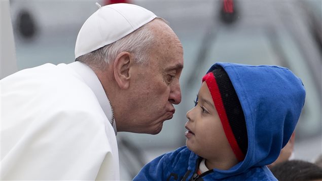 PC_130724_xr19i_pape-baiser-enfant_sn635.jpg