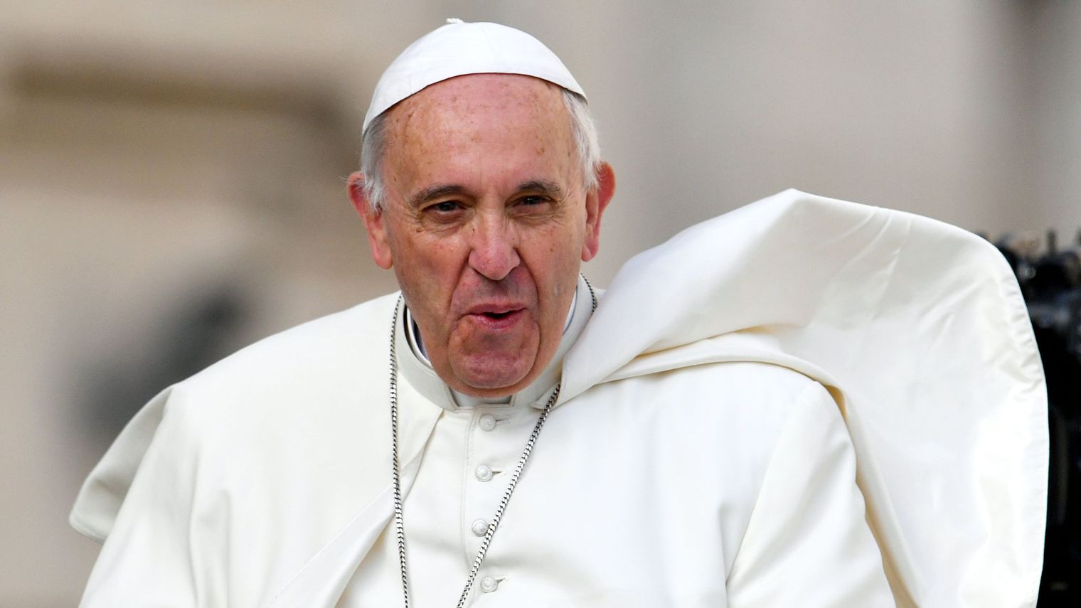 le-pape-francois-lors-d-une-audience-generale-au-vatican-le-6-avril-2016_5577919.jpg