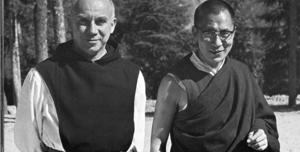 Thomas-Merton-avec-le-Dalai-Lama-en-1968.jpg
