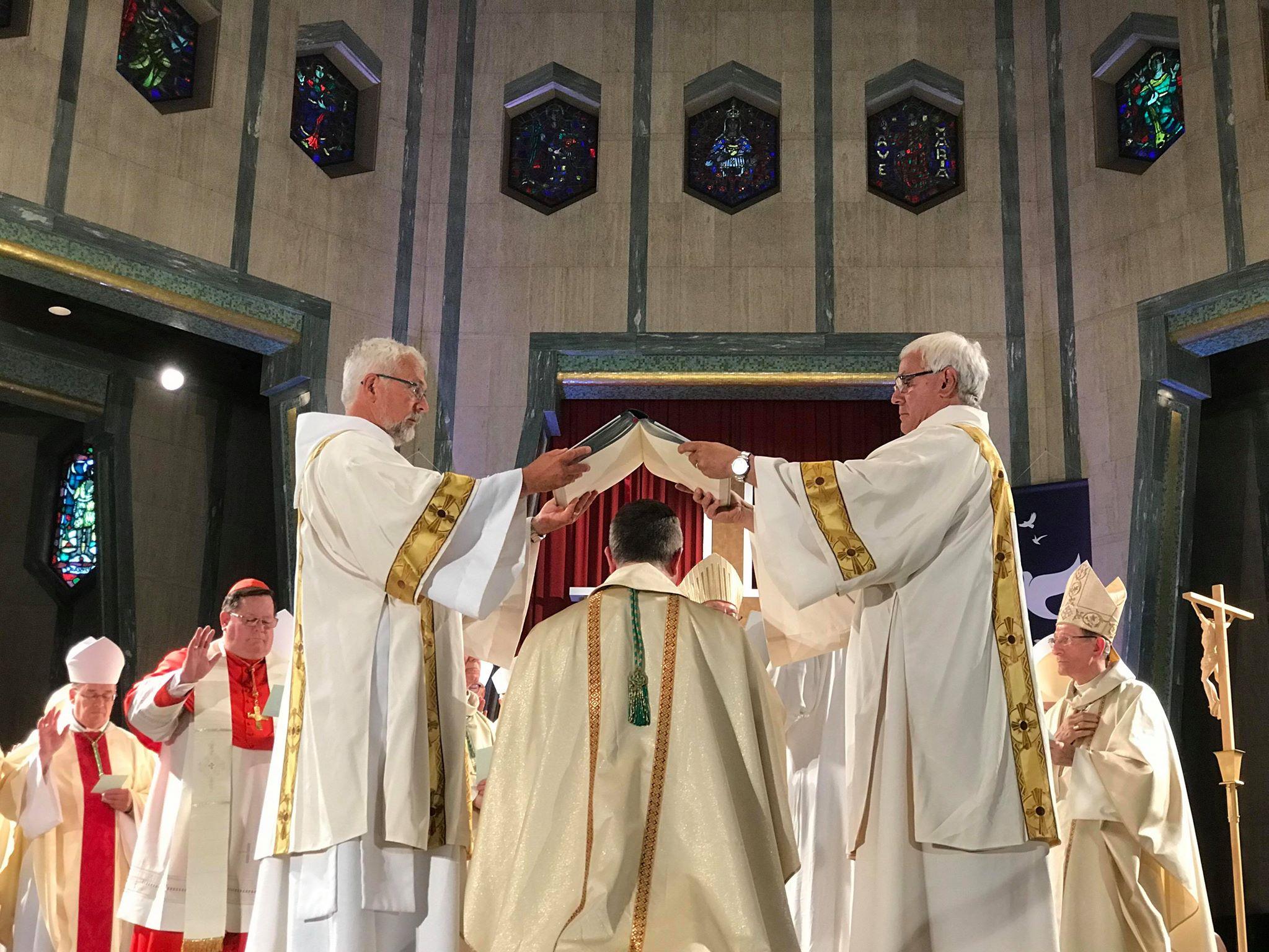 ordination-eveque-pierre-olivier-tremblay.jpg