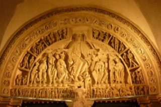 Christ-en-gloire.-Tympan-Vézelay.jpg
