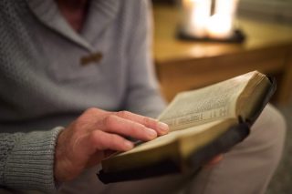 Meditation-avec-la-Parole-de-Dieu.jpg
