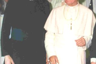 P.-Jean-Derobert-et-le-Pape-Jean-Paul-II.jpg