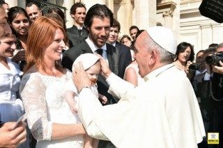 Pape-françois-et-la-famille.jpg