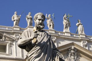 Saint-Pierre-apôtre-Place-Saint-Pierre-Vatican.jpg