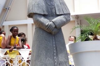 Statue-Jean-Paul-II-Trinité.jpg