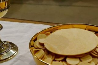 corps-et-sang-du-christ-700x280.jpg