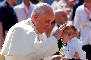 pape-francois-avec-un-bebe_article_large.jpg