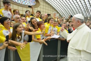 pape-françois-et-les-jeunes.jpg